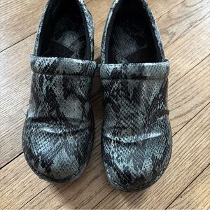 Born Black/Gray Snakeskin Clogs WOMENS SHOES Size 7M